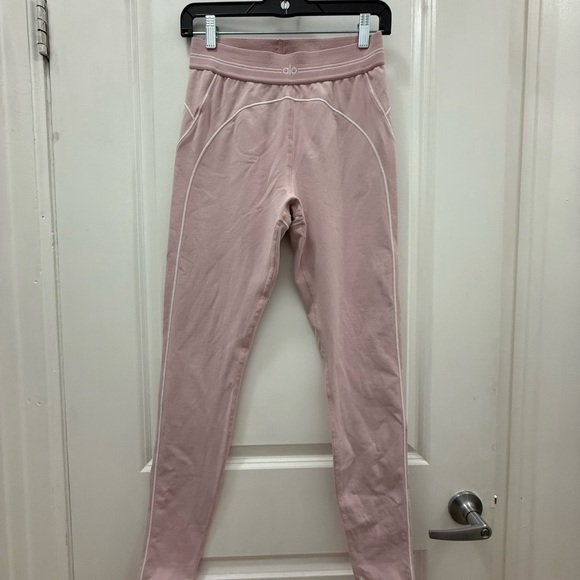 ALO Yoga Ballet Pink Airbrush Heart throb bra + high waisted leggings set - Picture 5 of 7